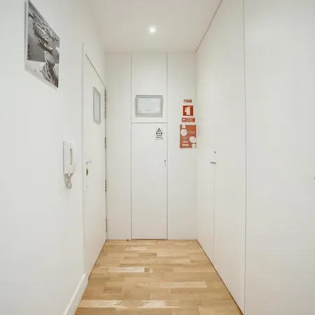 Downtown Stylish With Garage By Vacationy Apartment