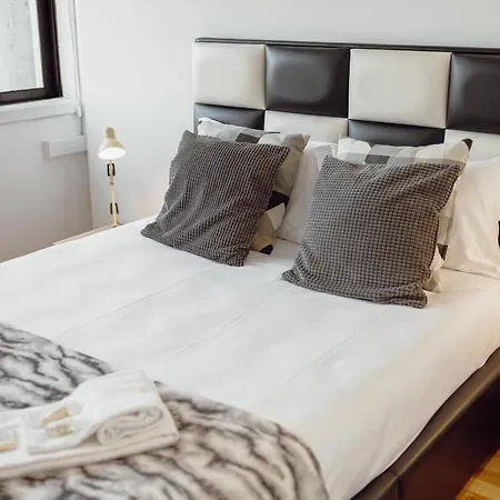 Lägenhet Downtown Stylish With Garage By Vacationy Oporto