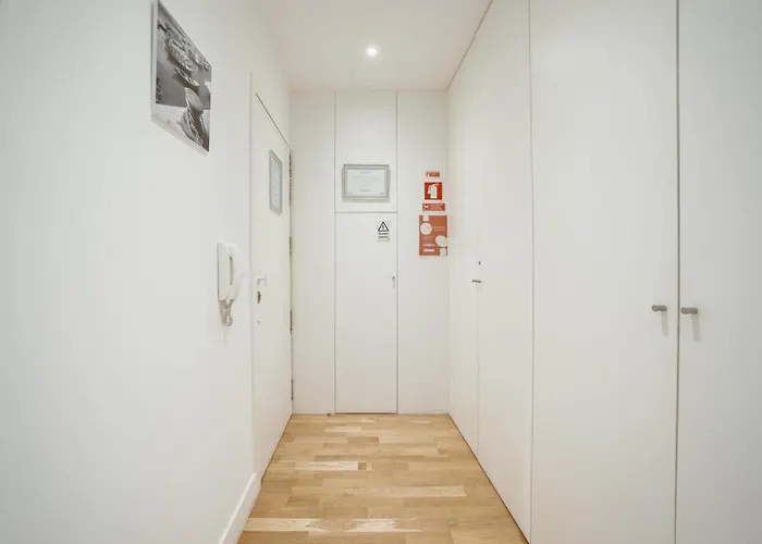 Downtown Stylish With Garage By Vacationy Apartament