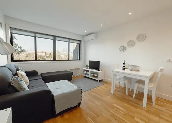 Downtown Stylish With Garage By Vacationy * Porto