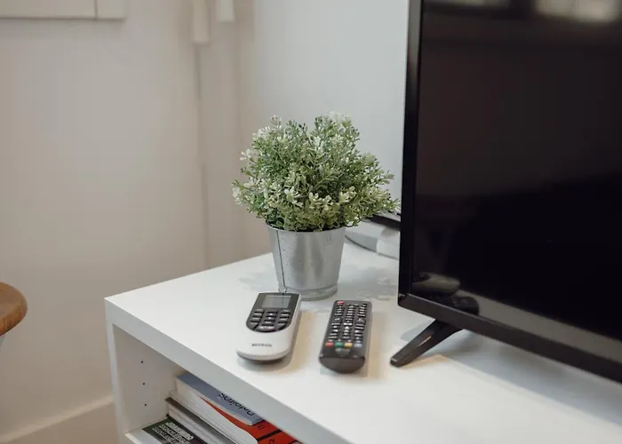 Downtown Stylish With Garage By Vacationy ポルト