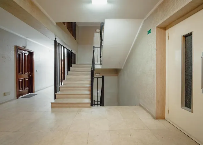 Downtown Stylish With Garage By Vacationy *