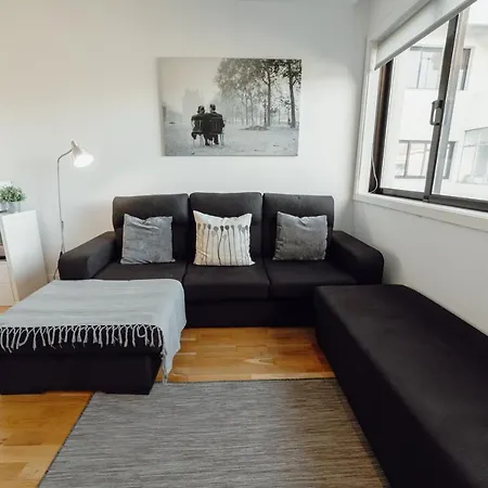 Lägenhet Downtown Stylish With Garage By Vacationy Oporto